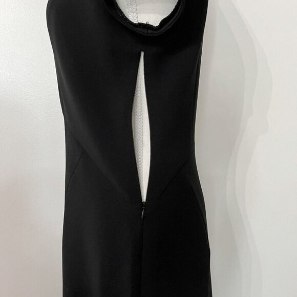 DIANE VON FURSTENBERG BLACK CAP SLEEVE V-NECK SHEATH DRESS - 6 - Picture 7 of 10